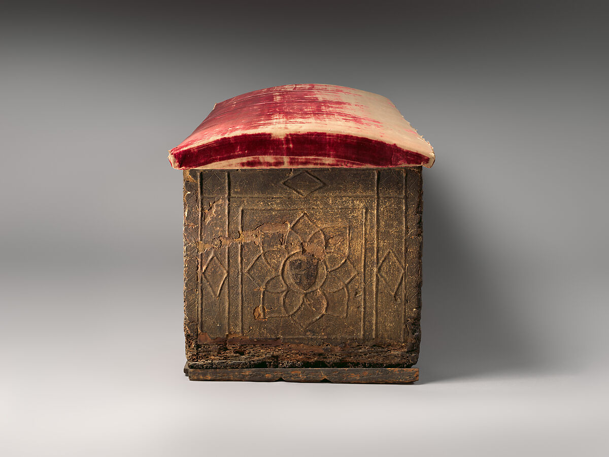 Cassone, Wood, gesso, gold leaf, velvet, Italian