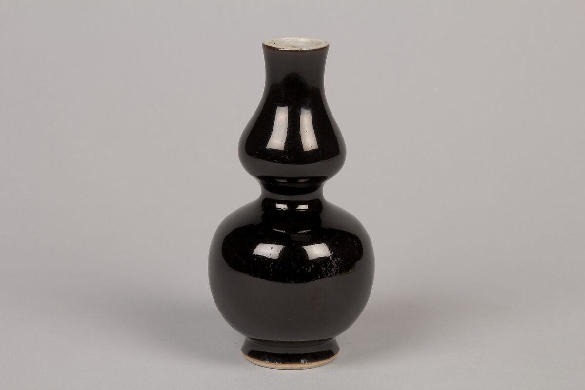 Dish, Porcelain with crackled blue glaze (Jingdezhen ware), China