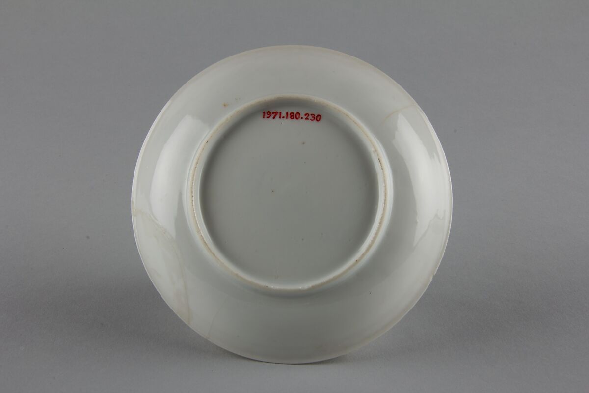 Dish with flowers, Porcelain painted in overglaze polychrome enamels (Jingdezhen ware), China