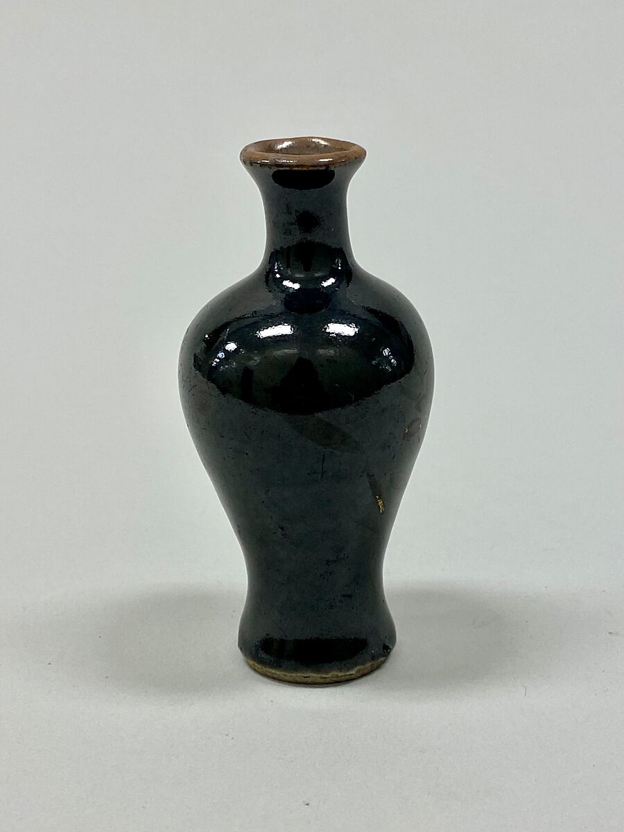 Miniature vase, Porcelain with black glaze and trace of gilt (Jingdezhen ware), China 