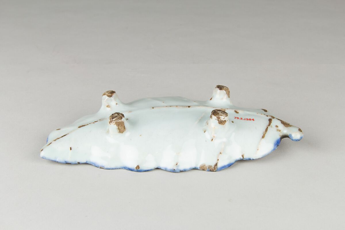 Leaf-shaped dish with poem, Porcelain painted in underglaze cobalt blue and copper red (Jingdezhen ware), China