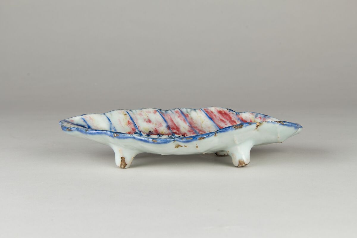 Leaf-shaped dish with poem, Porcelain painted in underglaze cobalt blue and copper red (Jingdezhen ware), China
