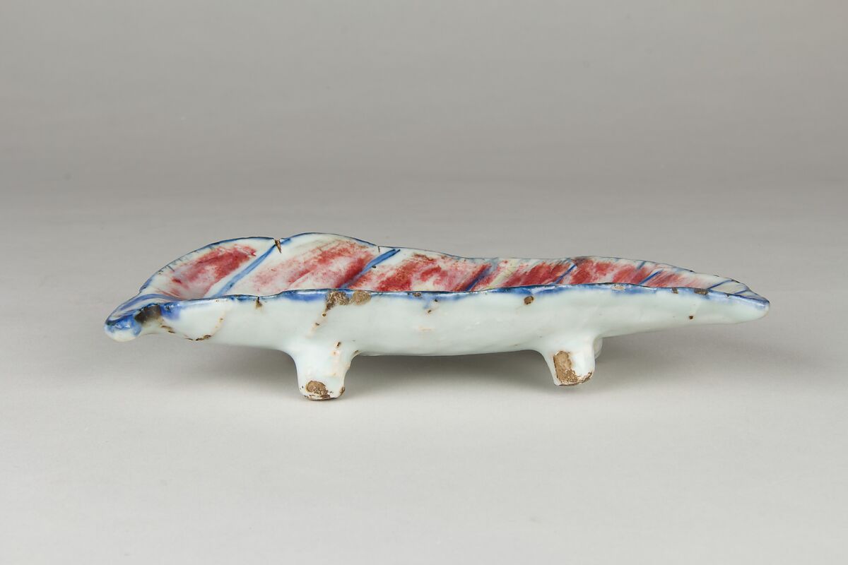Leaf-shaped dish with poem, Porcelain painted in underglaze cobalt blue and copper red (Jingdezhen ware), China