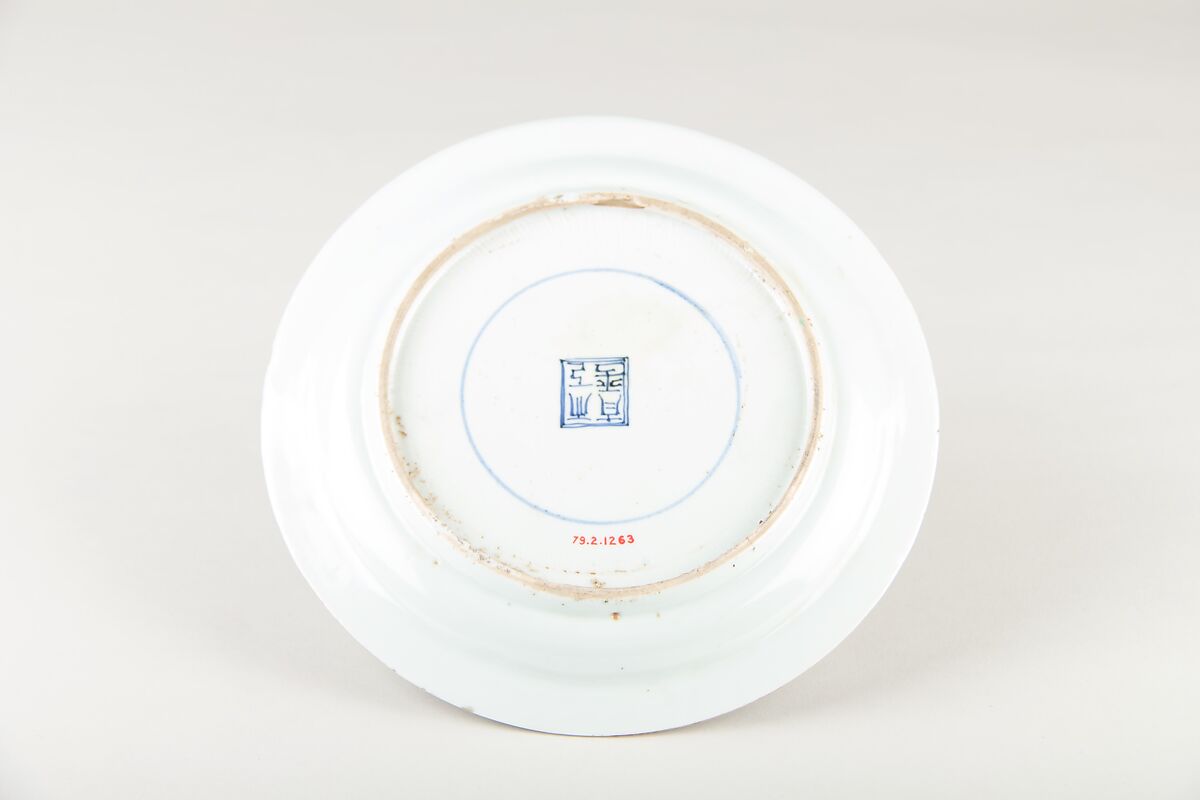 Plate with Buddhist monk Budai, Porcelain painted in underglaze cobalt blue and overglaze polychrome enamels (Jingdezhen ware), China