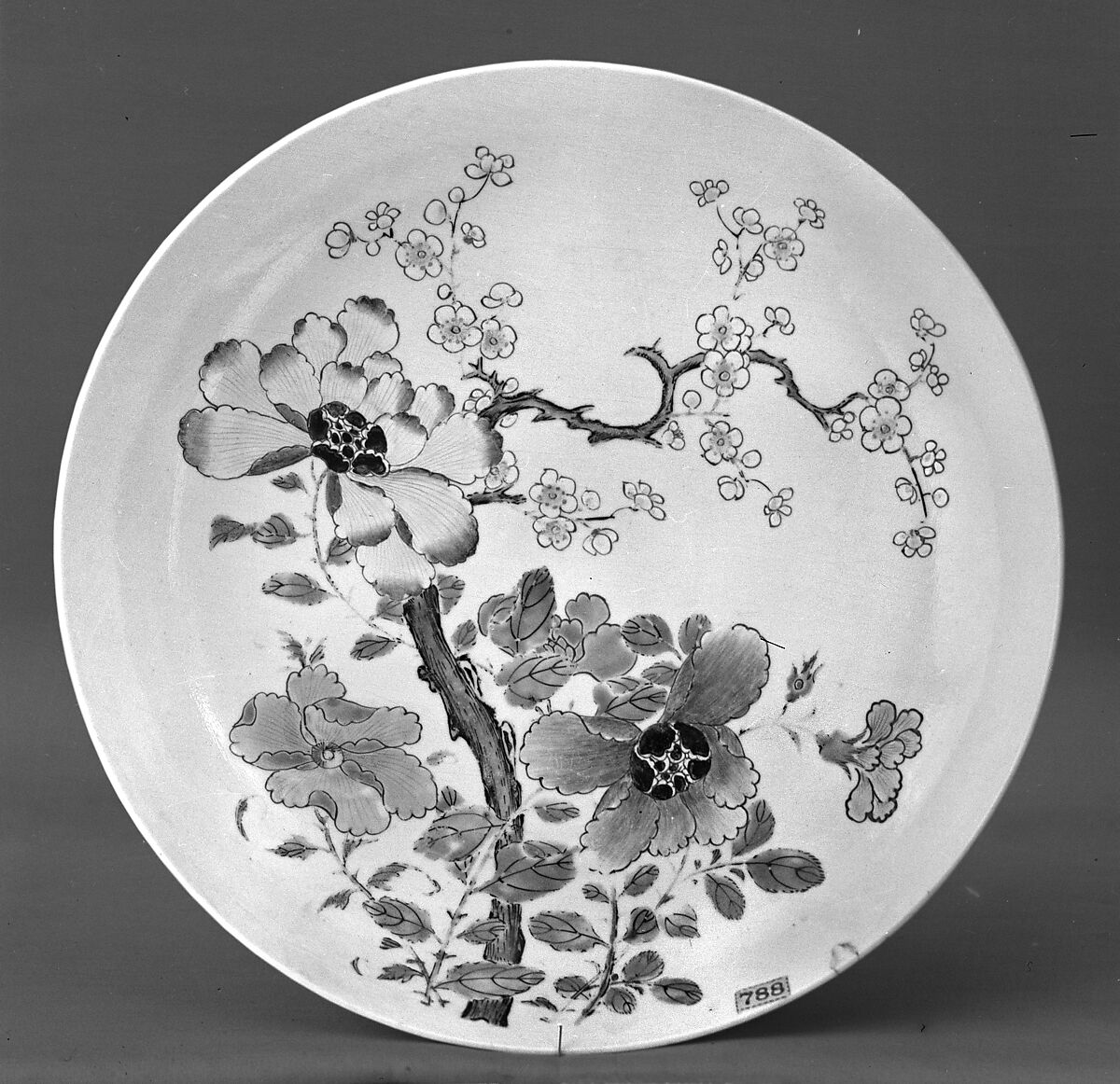Dish with flowers, Porcelain painted in overglaze polychrome enamels (Jingdezhen ware), China 