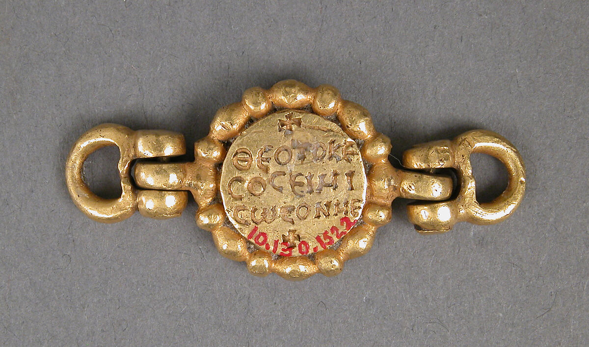 Clasp with Intaglio Medallion of the Virgin and Child, Gold, Byzantine