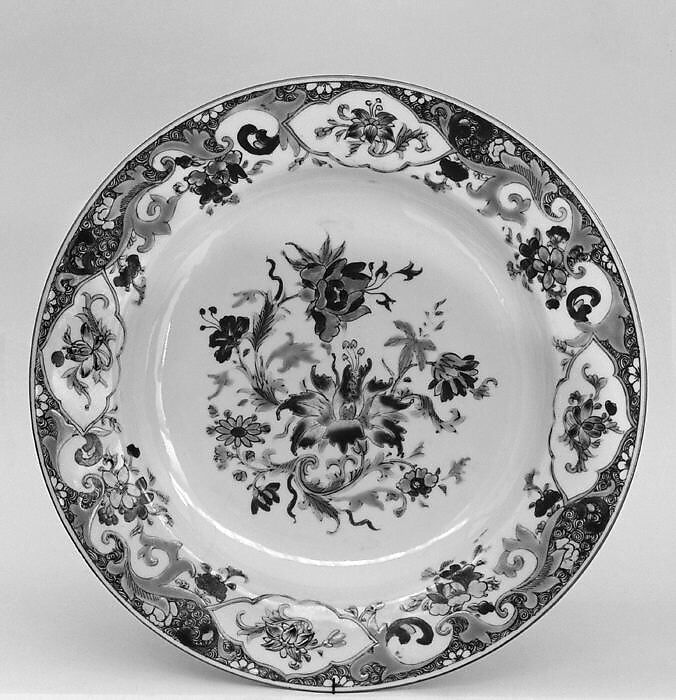 Dish with flowers, Porcelain painted in overglaze polychrome enamels (Jingdezhen ware), China 