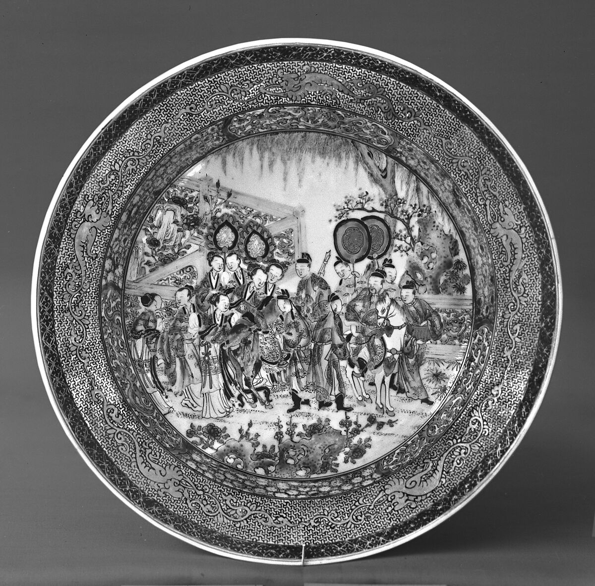 Plate with a narrative scene of the Consort Yang, Porcelain painted in overglaze polychrome enamels (Jingdezhen ware), China 
