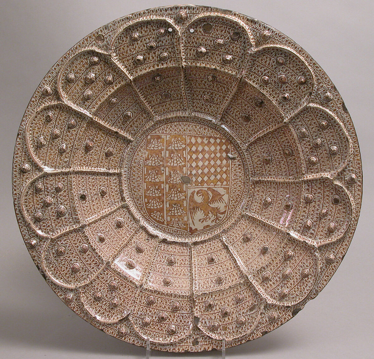 Dish with Heraldic Shield, Tin-glazed earthenware, Spanish 