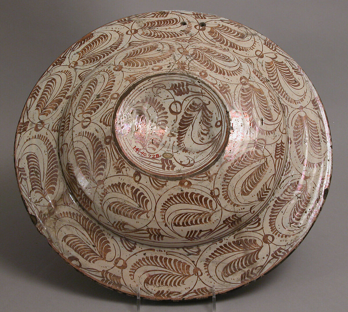 Dish with Heraldic Shield, Tin-glazed earthenware, Spanish