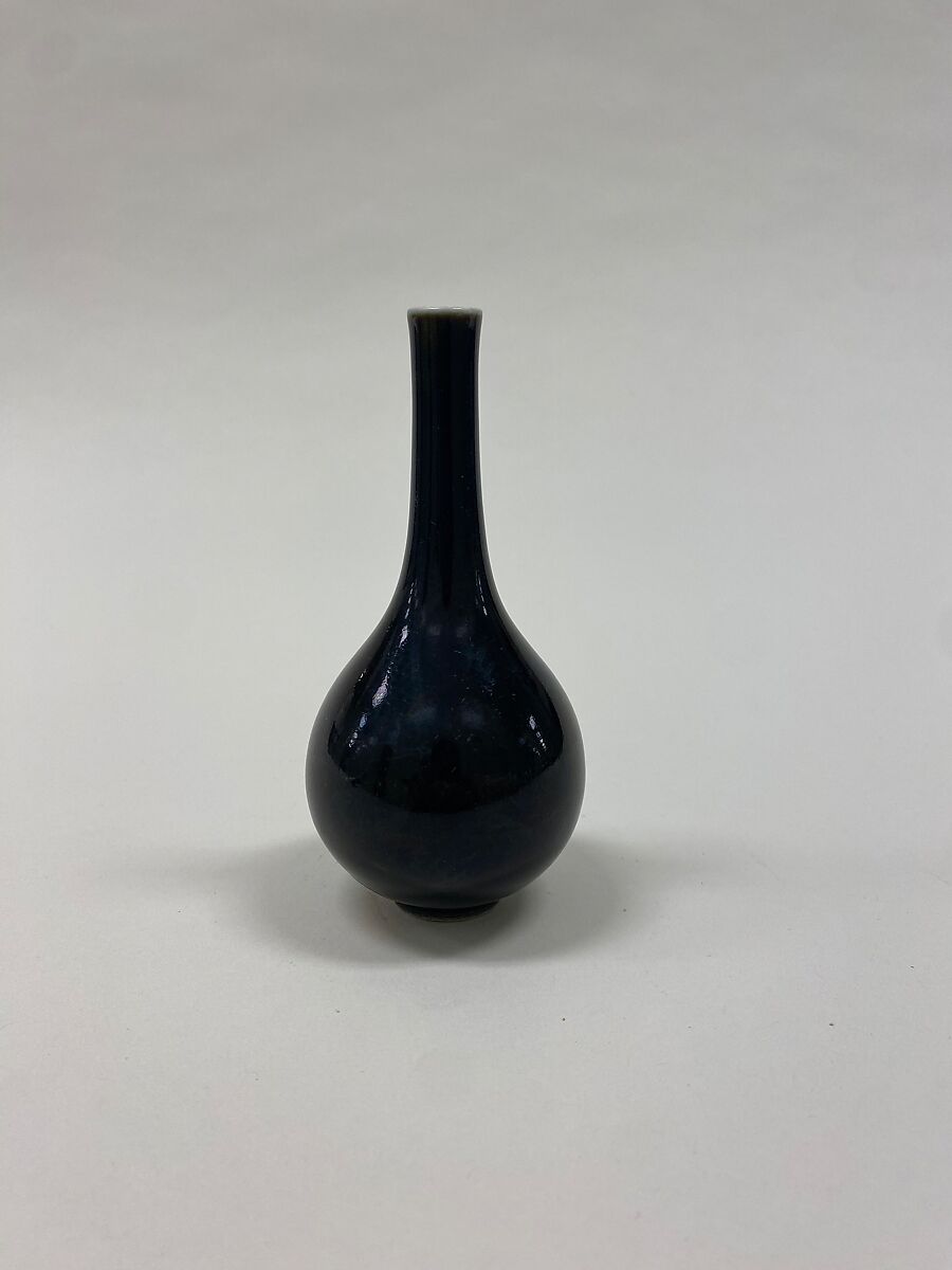 Bottle vase, Porcelain with black glaze (Jingdezhen ware), China 