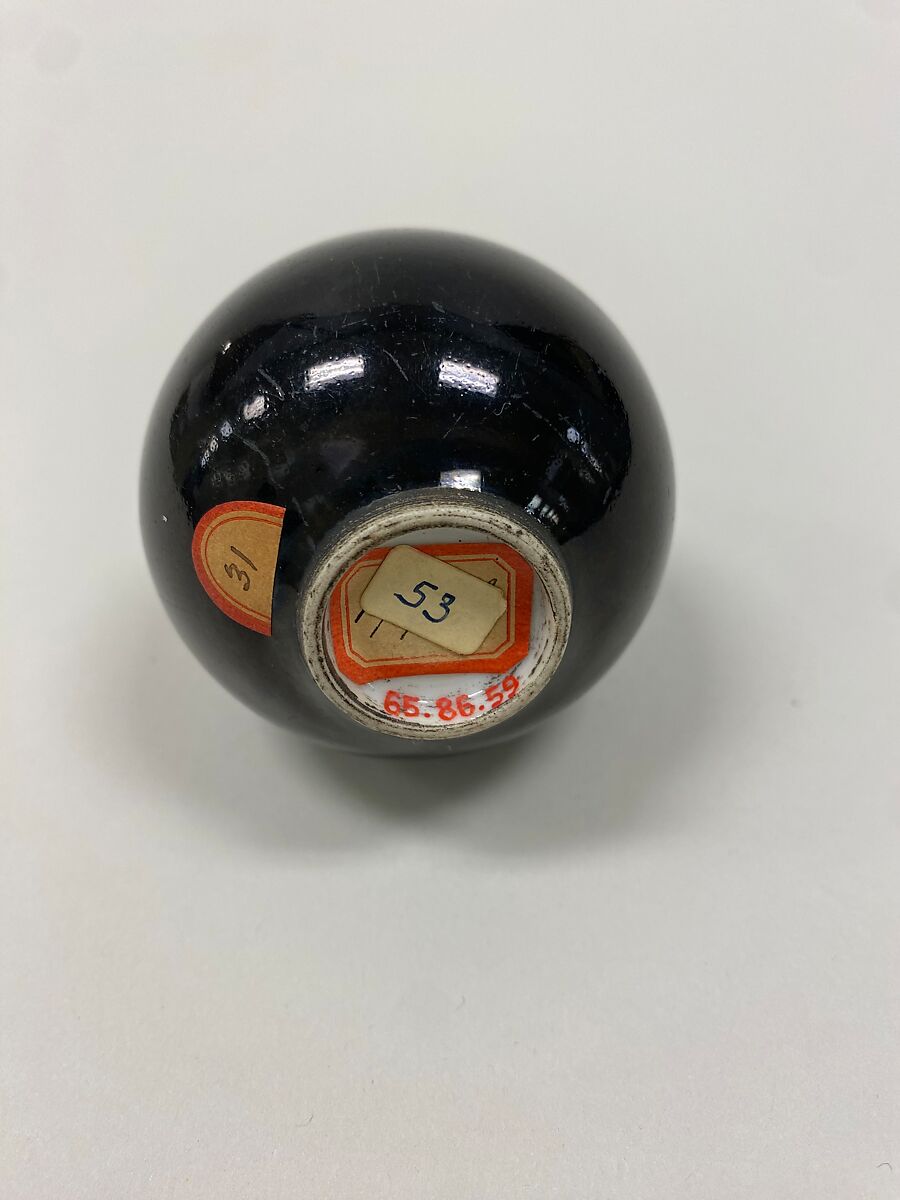 Bottle vase, Porcelain with black glaze (Jingdezhen ware), China