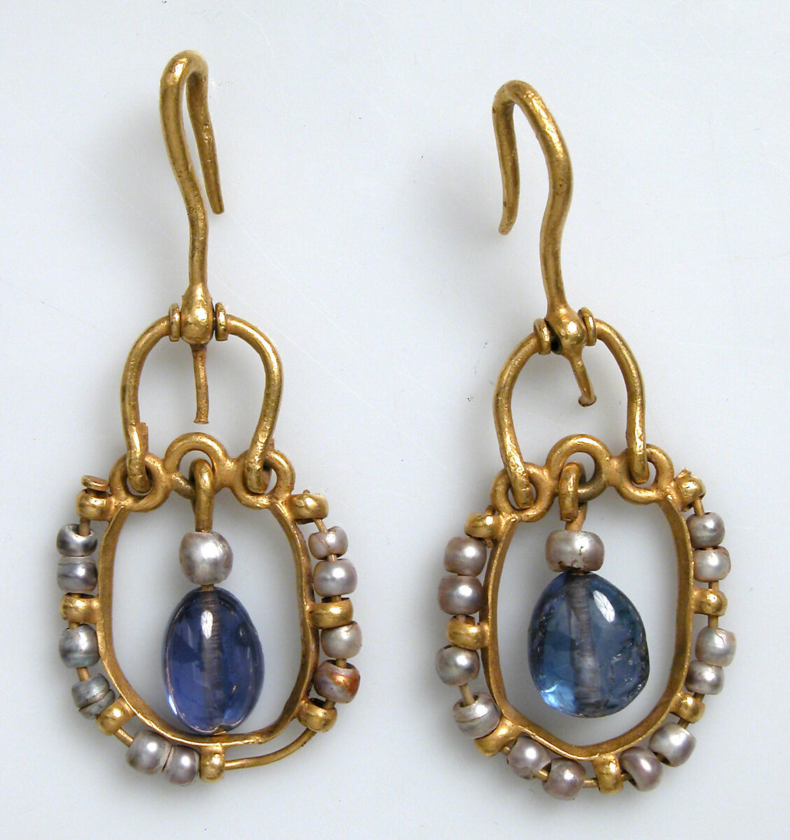 Gold Earring with Pearls and Sapphires, Gold, sapphire, pearls, Byzantine