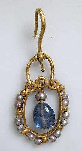 Gold Earring with Pearls and Sapphires