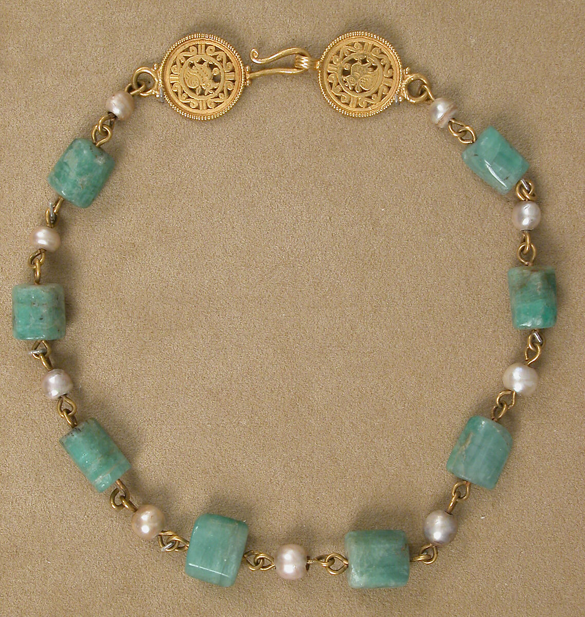 gold-necklace-with-pearls-and-stones-of-emerald-plasma-byzantine