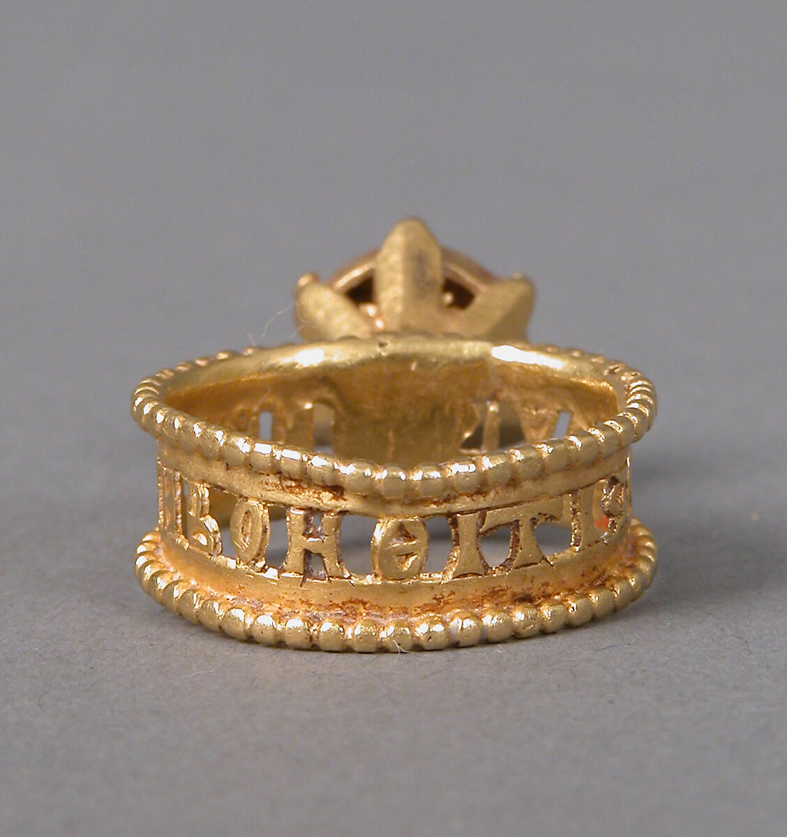 Gold Signet Ring with Virgin and Child, Gold, Byzantine