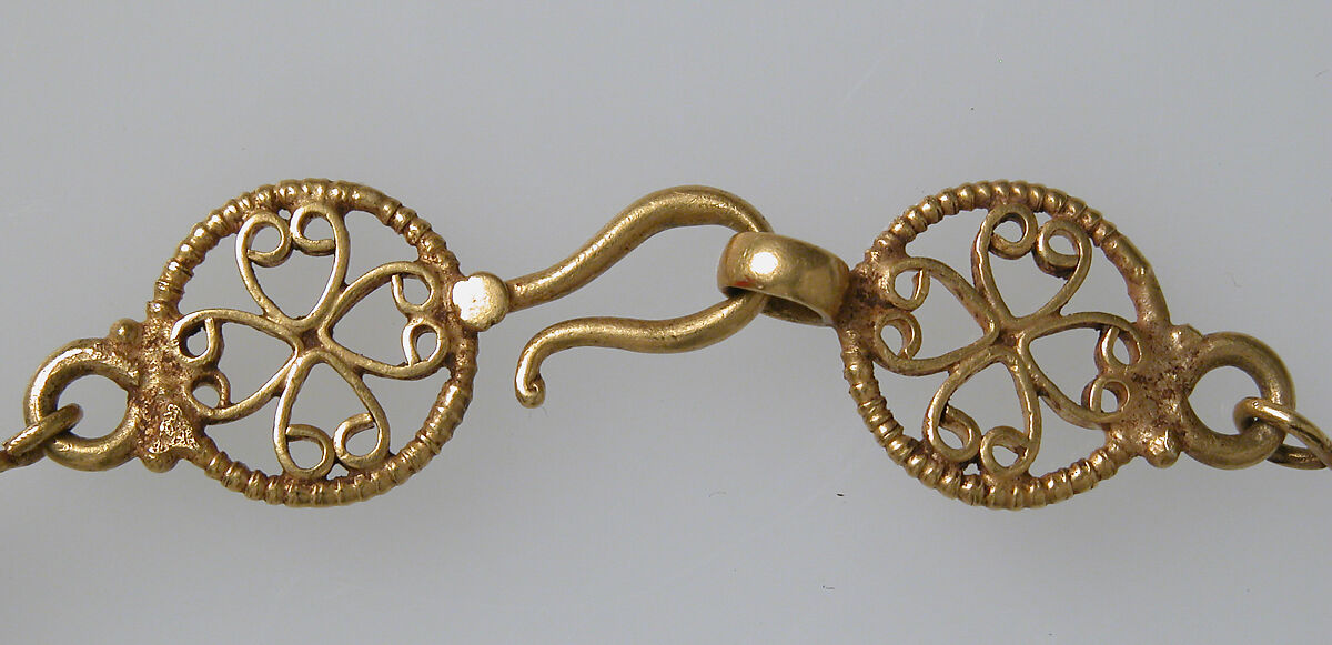 Gold Necklace with Amethysts, Glass Beads, and a Pearl, Gold, amethyst, glass, pearls, Byzantine