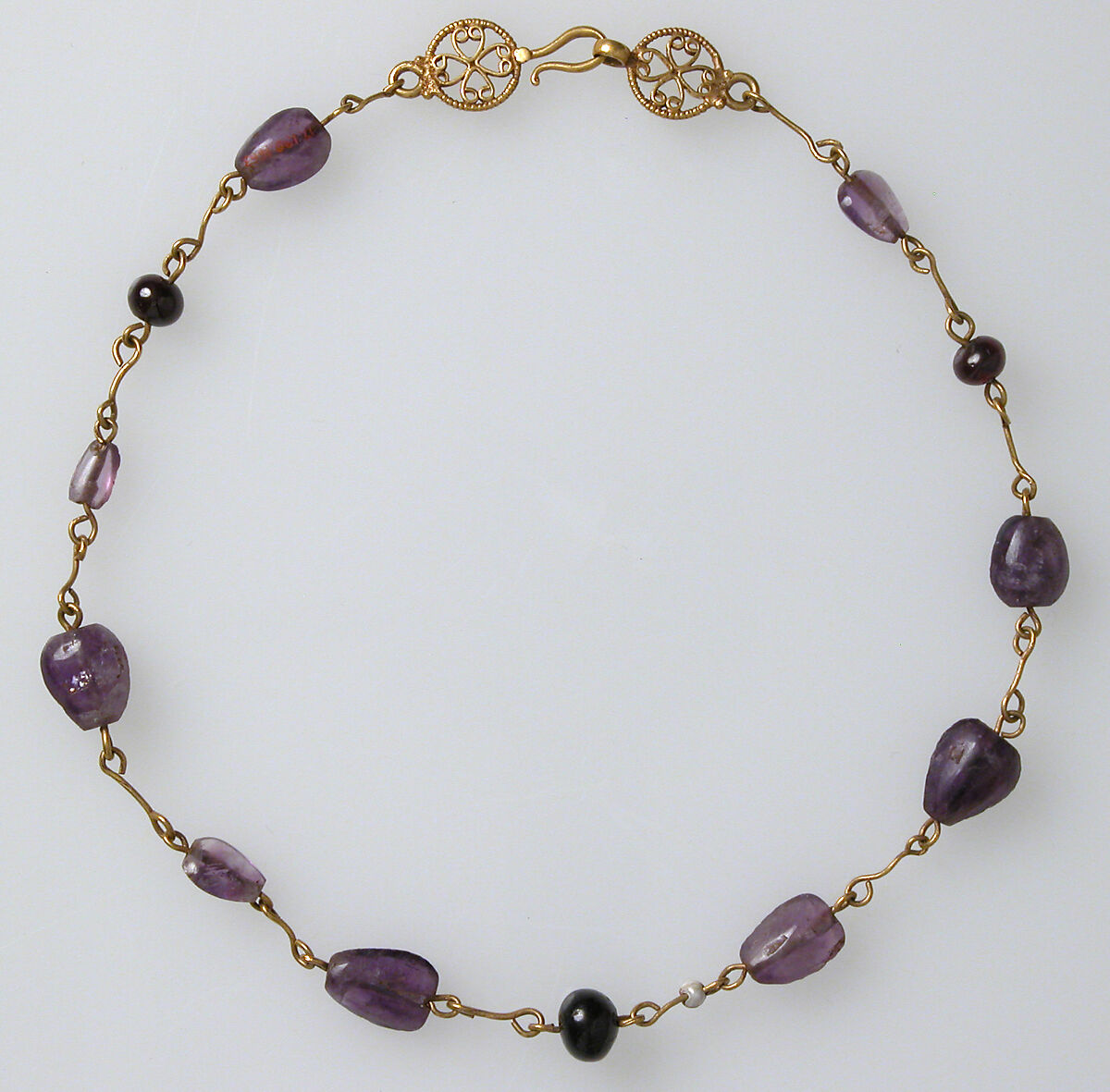 Gold Necklace with Amethysts, Glass Beads, and a Pearl, Gold, amethyst, glass, pearls, Byzantine 