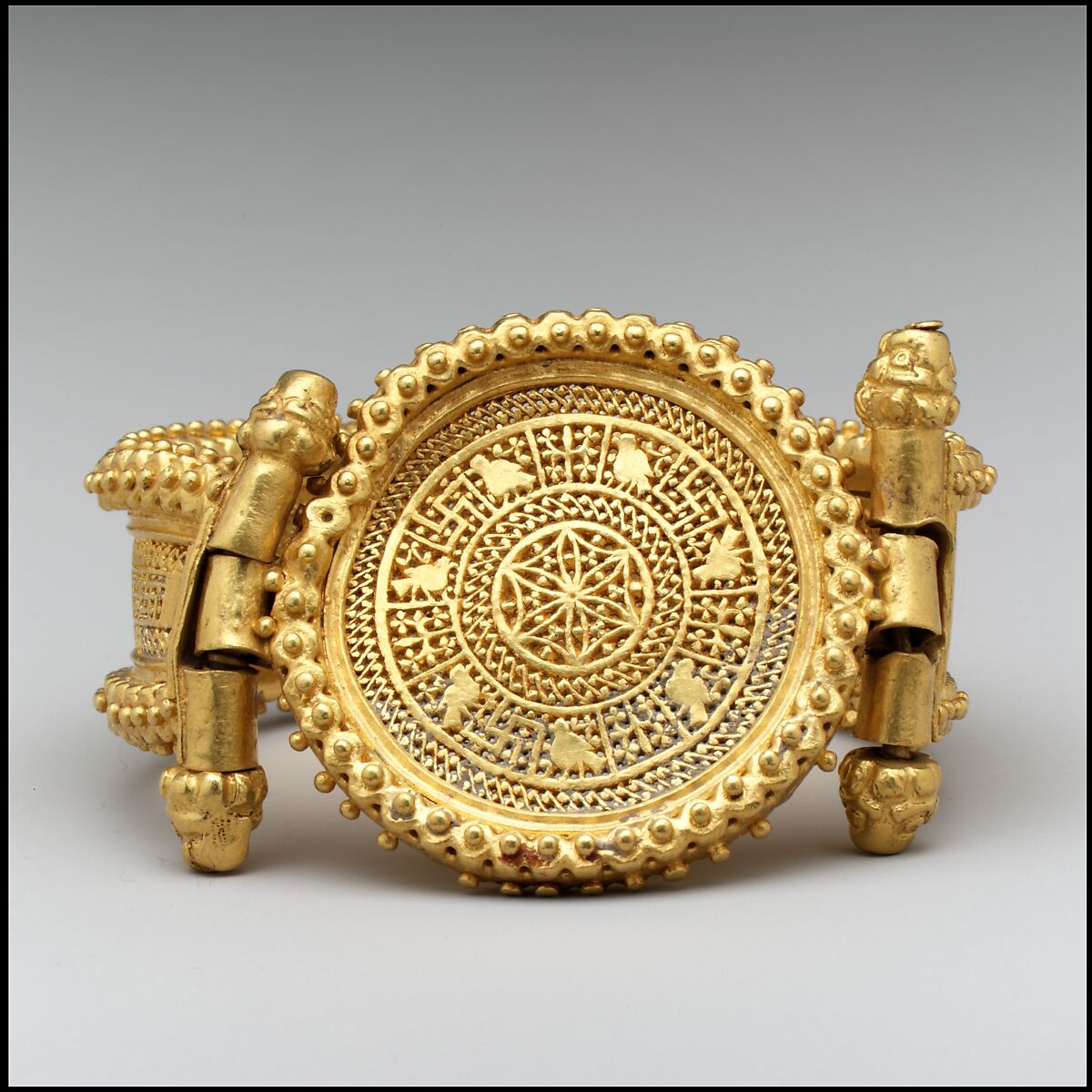 Bracelet (one of a pair), Gold, Byzantine 