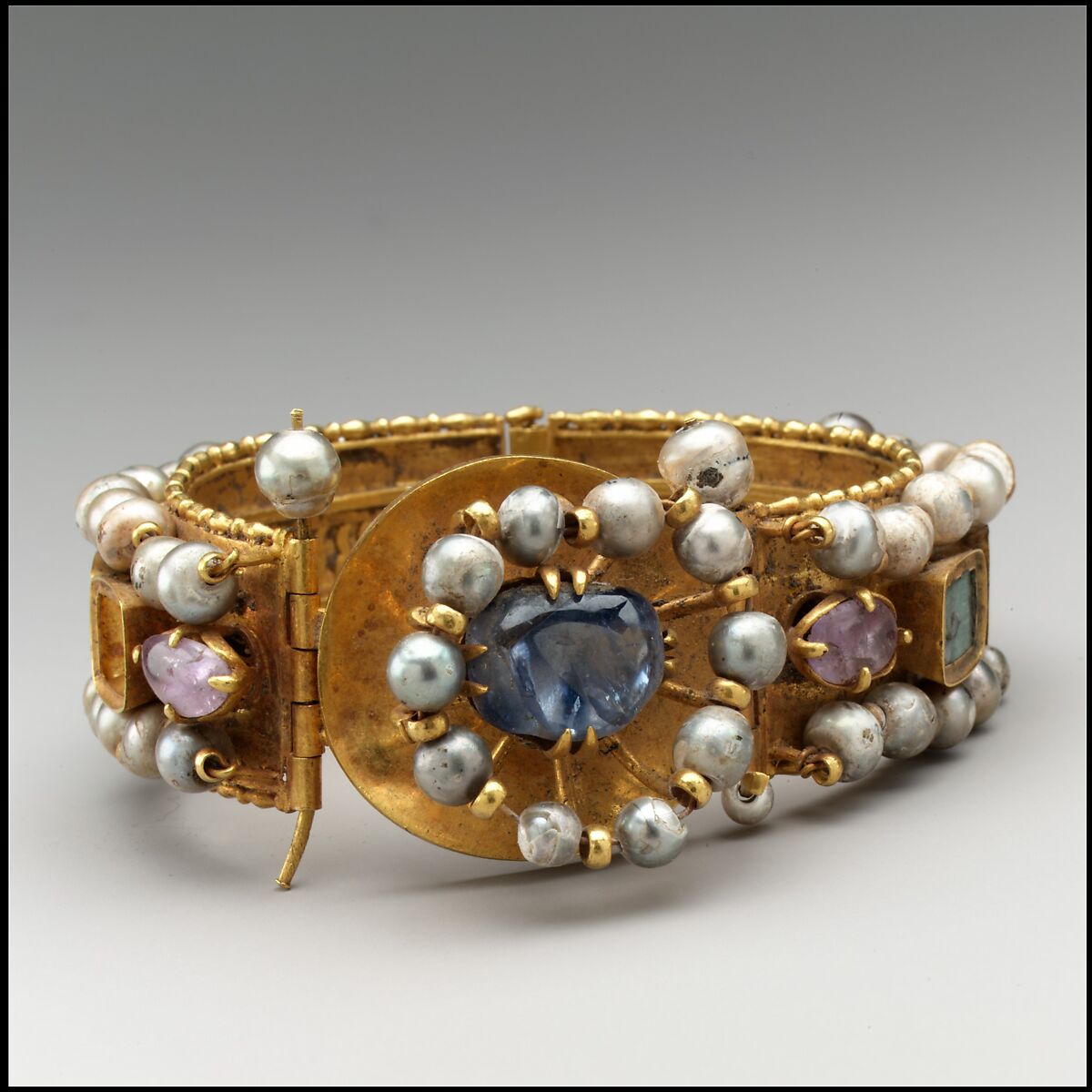 Metropolitan museum sale of art jewelry