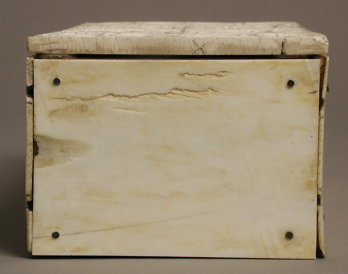 Box with Scenes from the Romance, “The Chatelaine de Vergy”, Elephant ivory, modern wood core, French