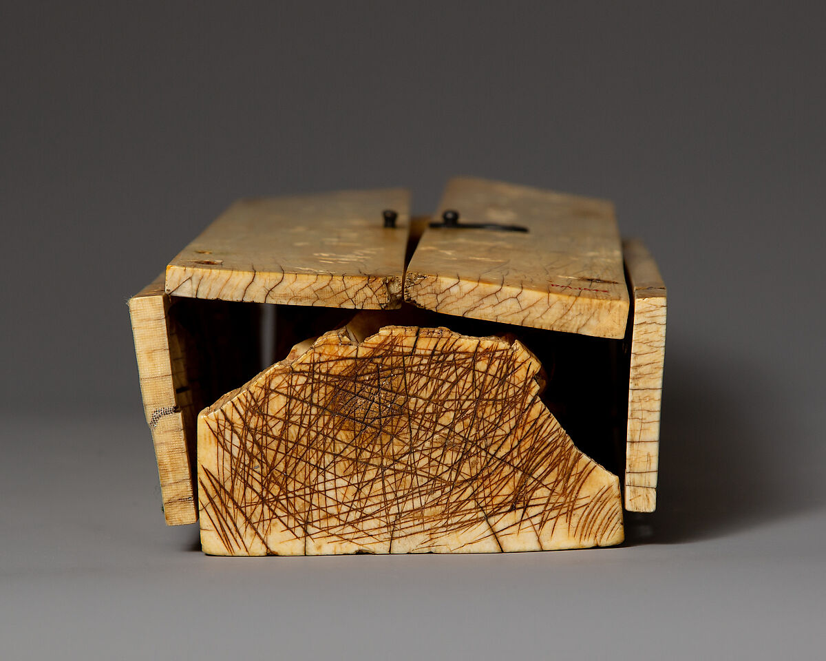 Folding Shrine with the Virgin and Child, Elephant ivory with metal mounts, French