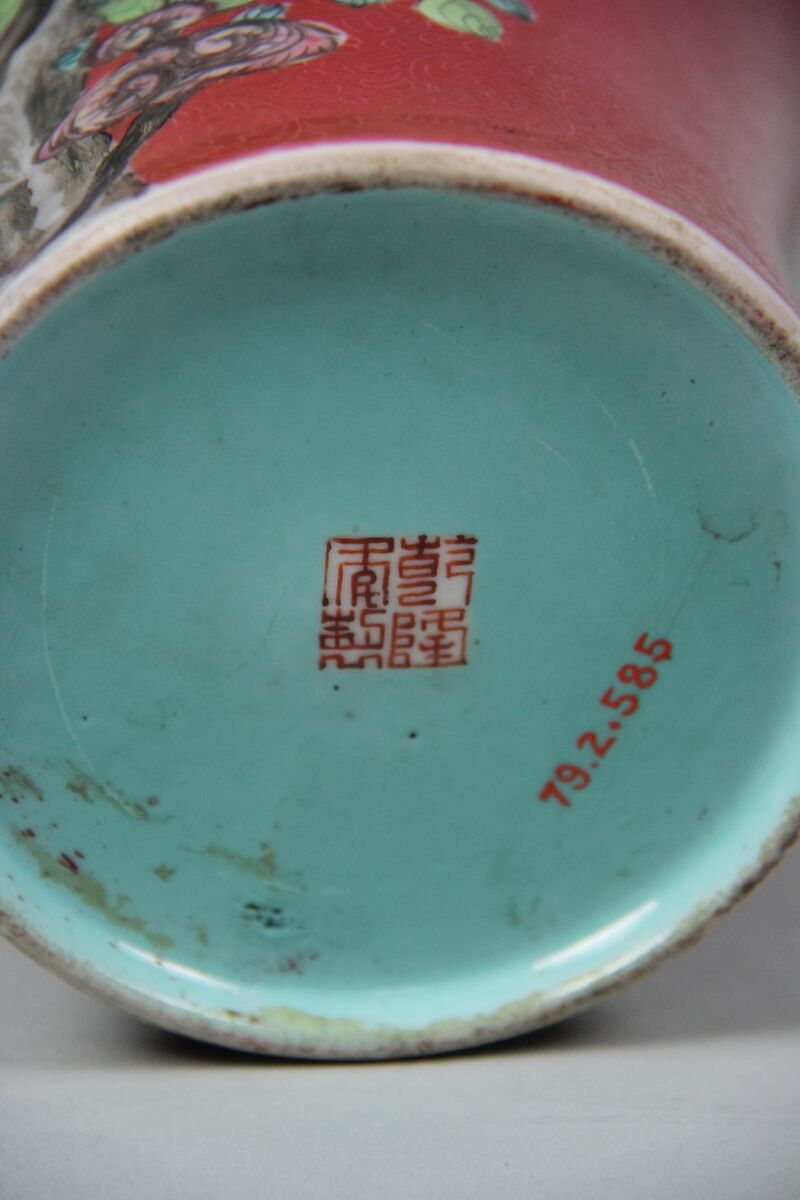 Meiping vase with birds and flowers, Porcelain painted with overglaze polychrome enamels, with engraved decoration (Jingdezhen ware), China