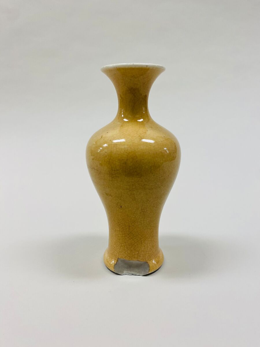 Vase, Porcelain with crackled glaze (Jingdezhen ware), China