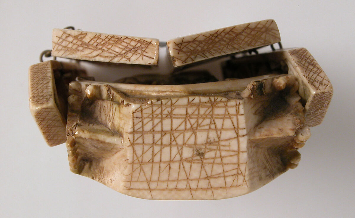 Folding Shrine with Virgin and Child, Elephant ivory with traces of polychromy and metal mounts, French