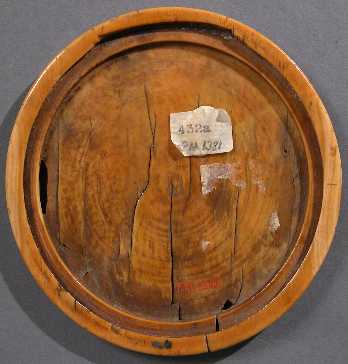 Mirror Case with amorous scenes, Elephant ivory, North Italian