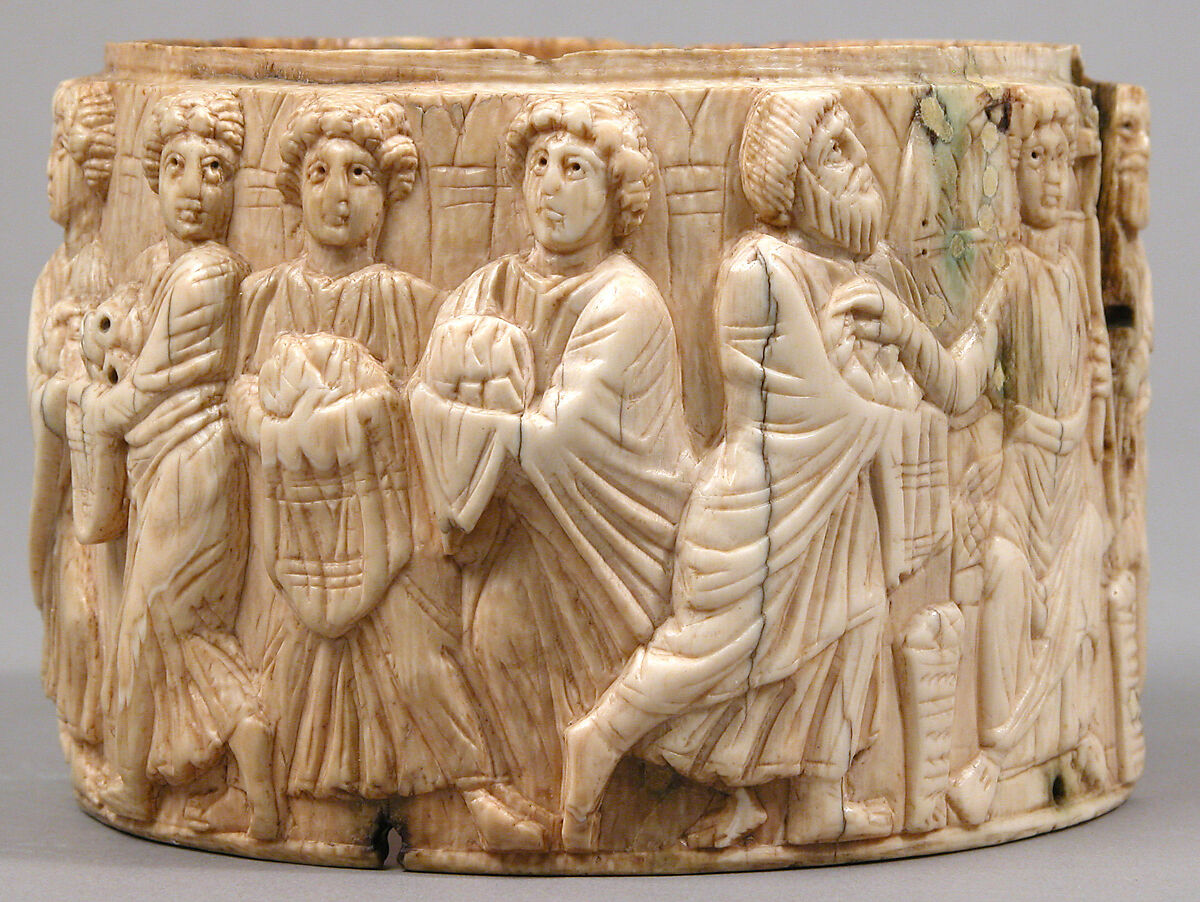 Circular Box (Pyxis) with the Miracle of Christ’s Multiplication of the Loaves, Elephant ivory with polychromy, Byzantine