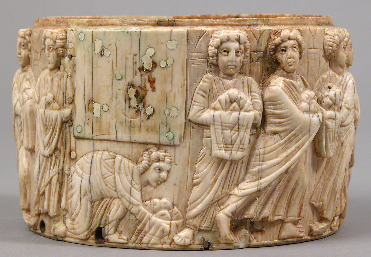 Circular Box (Pyxis) with the Miracle of Christ’s Multiplication of the Loaves, Elephant ivory with polychromy, Byzantine