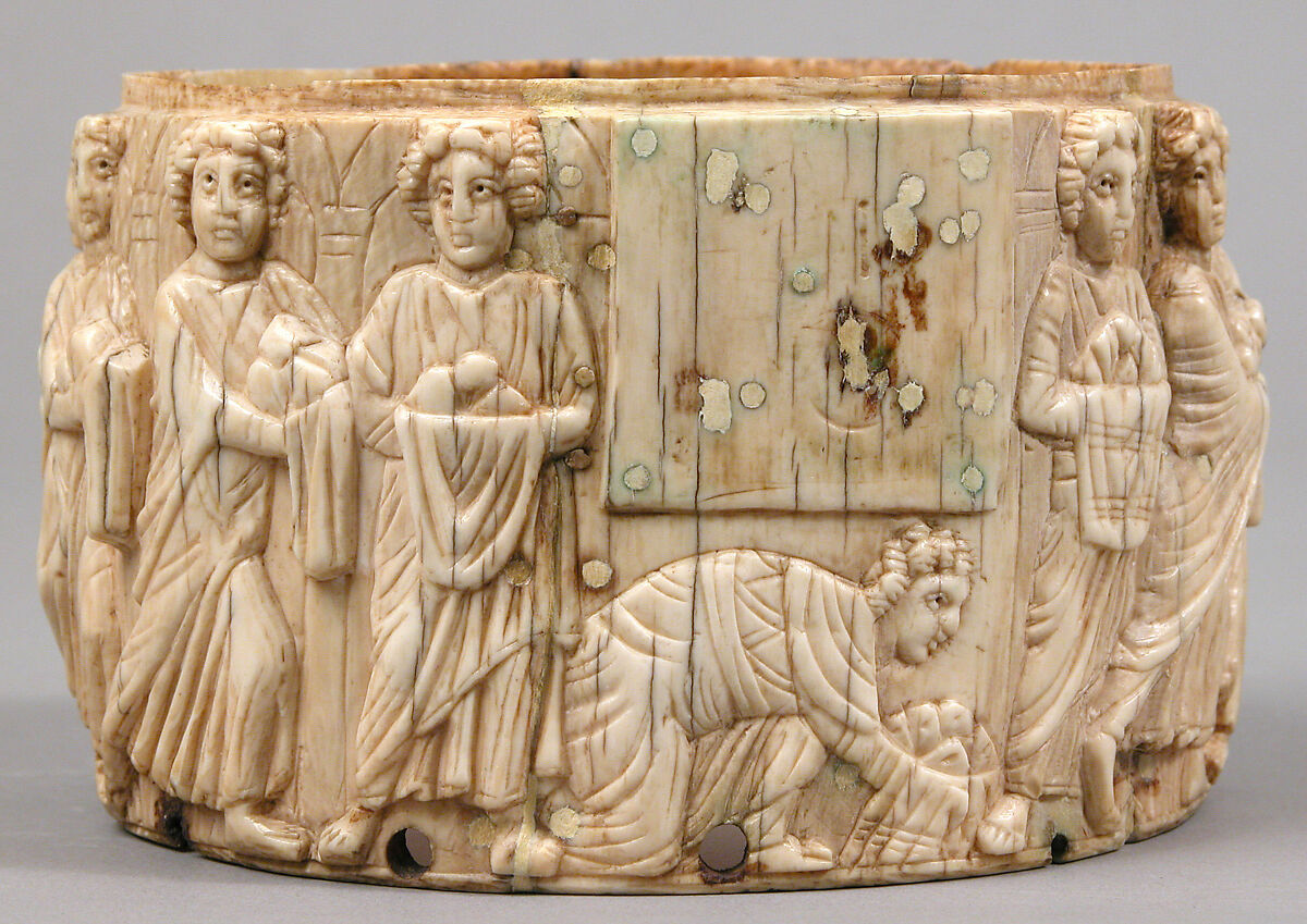 Circular Box (Pyxis) with the Miracle of Christ’s Multiplication of the Loaves, Elephant ivory with polychromy, Byzantine