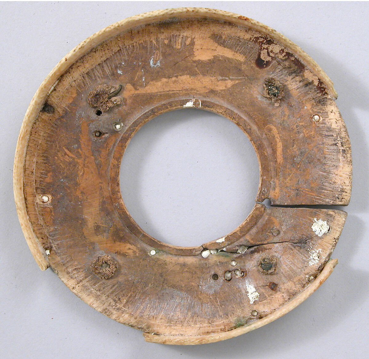 Circular Box (Pyxis) with the Miracle of Christ’s Multiplication of the Loaves, Elephant ivory with polychromy, Byzantine