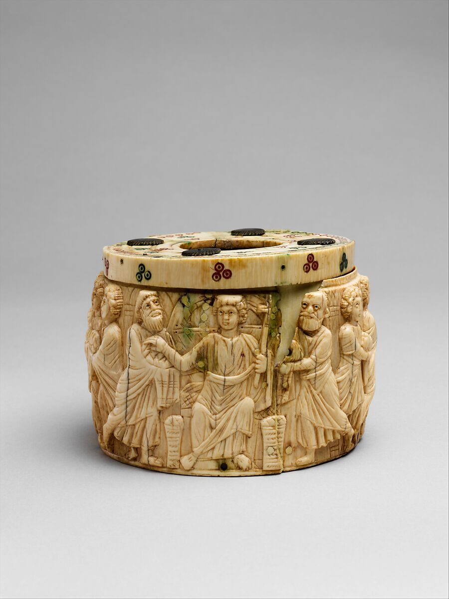 Circular Box (Pyxis) with the Miracle of Christ’s Multiplication of the Loaves, Elephant ivory with polychromy, Byzantine 