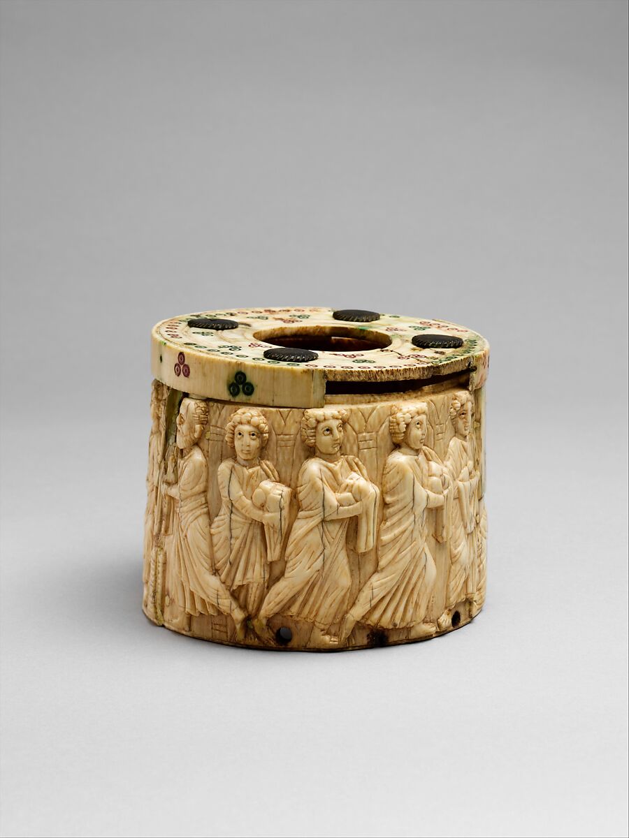 Circular Box (Pyxis) with the Miracle of Christ’s Multiplication of the Loaves, Elephant ivory with polychromy, Byzantine