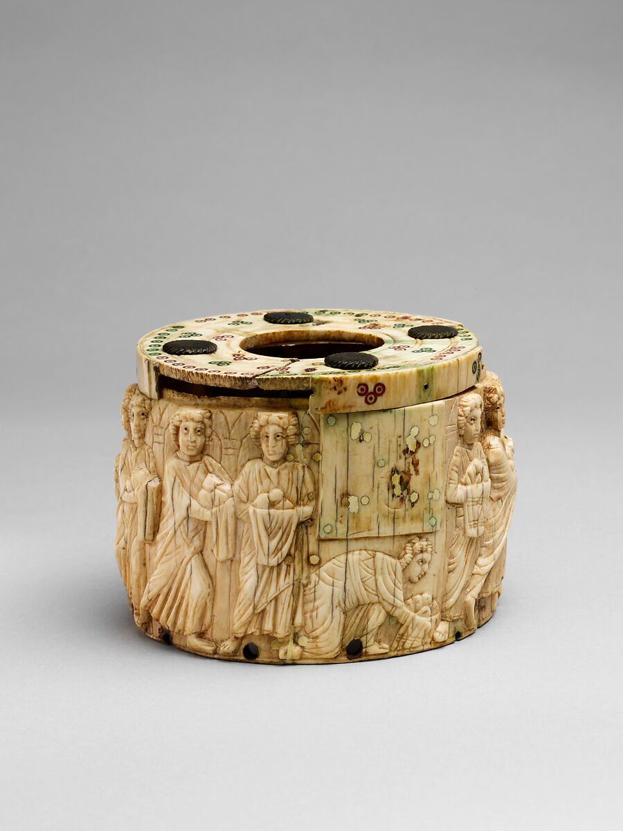 Circular Box (Pyxis) with the Miracle of Christ’s Multiplication of the Loaves, Elephant ivory with polychromy, Byzantine