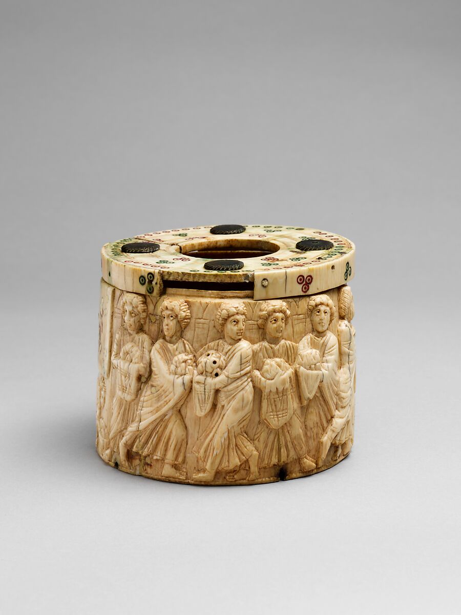 Circular Box (Pyxis) with the Miracle of Christ’s Multiplication of the Loaves, Elephant ivory with polychromy, Byzantine