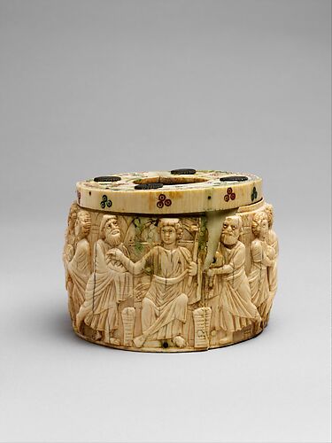 Circular Box (Pyxis) with the Miracle of Christ’s Multiplication of the Loaves