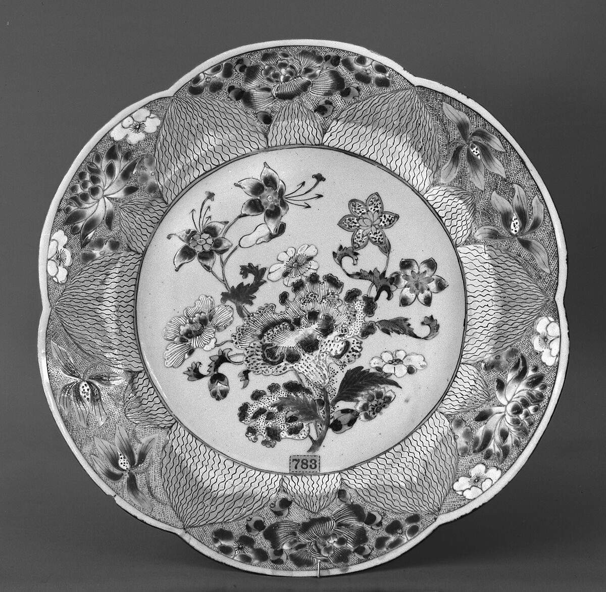 Plate with flowers, Porcelain painted in overglaze polychrome enamels (Jingdezhen ware), China 