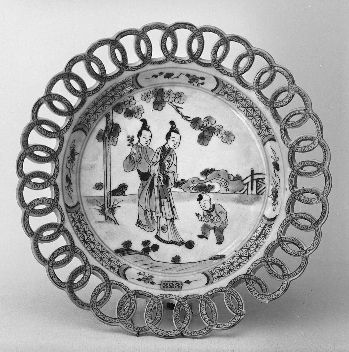 Dish with ladies and boy, Porcelain painted in overglaze polychrome enamels, and reticulated decoration (Jingdezhen ware), China 