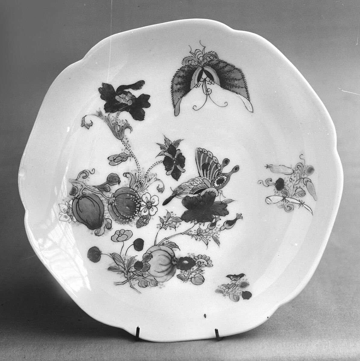 Saucer with butterflies and melons, Porcelain painted in overglaze polychrome enamels (Jingdezhen ware), China 