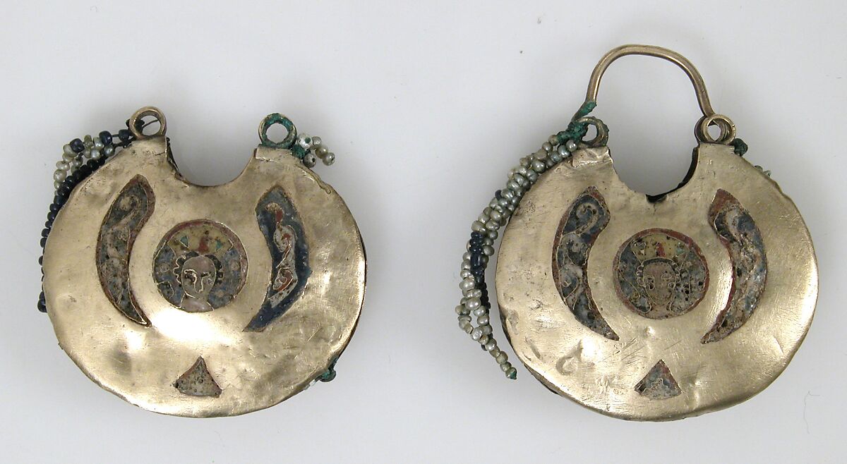One of a Pair of Temple Pendants, with Confronted Birds (front) and Human Heads (back), Cloissonné enamels, electrum, pearls, Kyivan Rus’