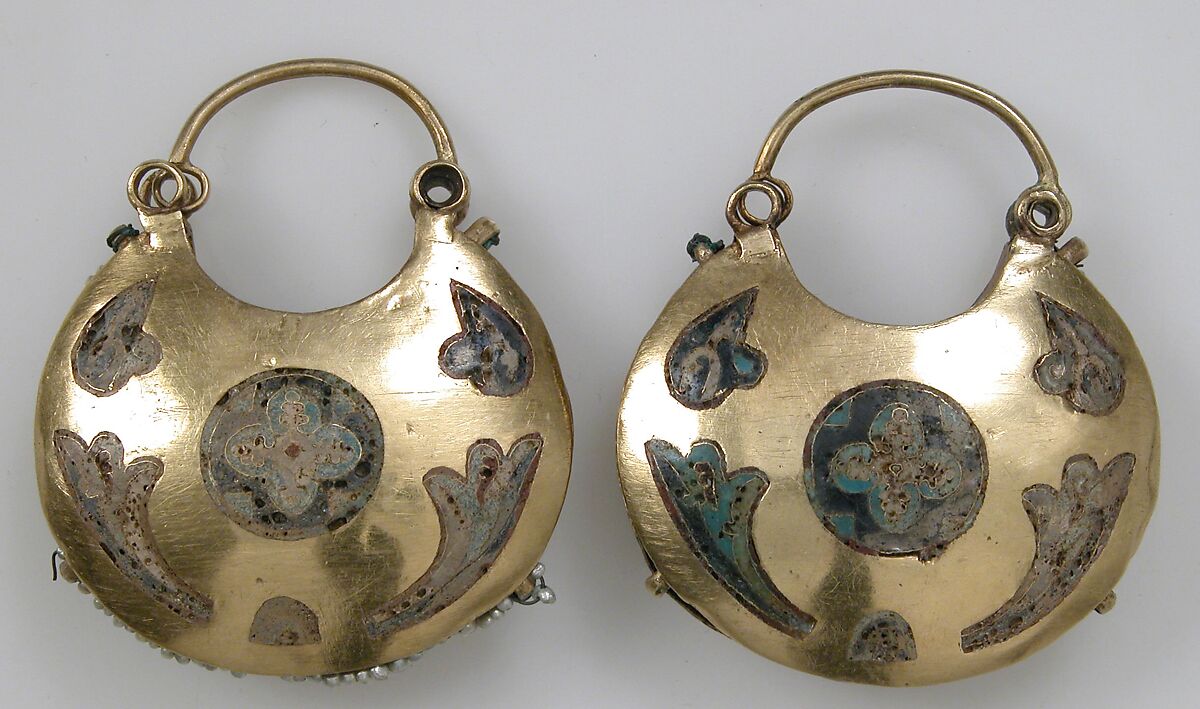 One of a Pair of Temple Pendants, with Busts of Male Saints Holding Martyr's Cross (front) and Leaf and Rosette Motifs (back), Cloisonné enamel, gold, Kyivan Rus’
