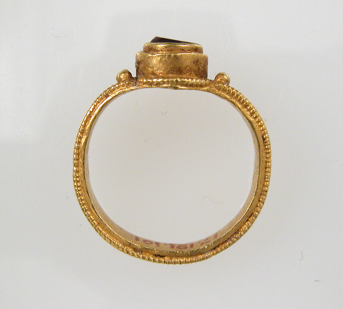 Finger Ring, Gold, garnet set on a wad of cotton - re-set or restoration, Langobardic