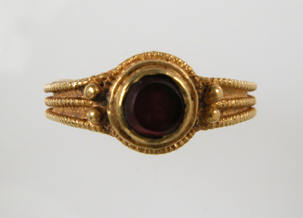 Finger Ring, Gold, garnet set on a wad of cotton - re-set or restoration, Langobardic