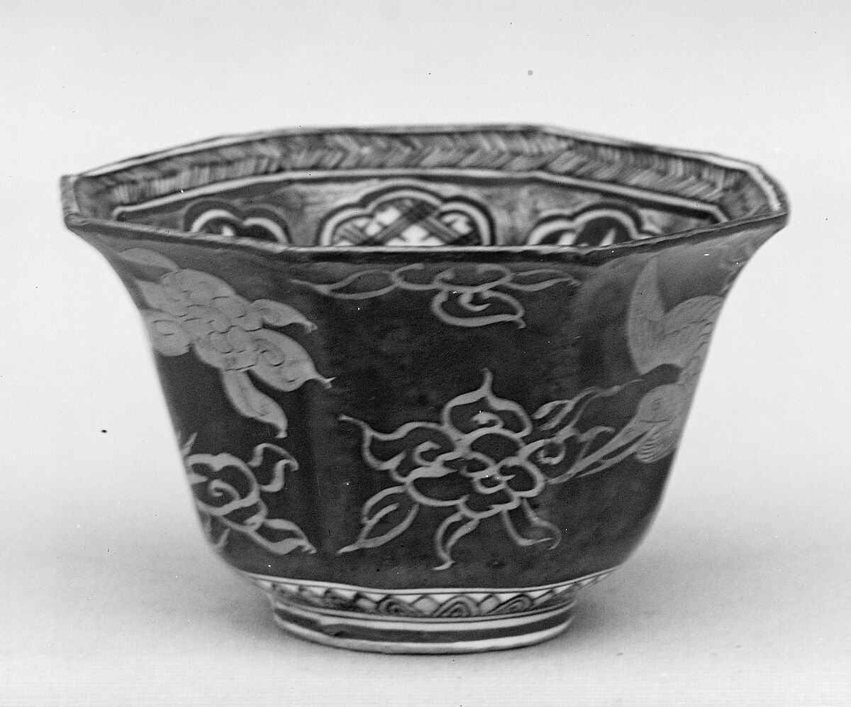 Cup, Porcelain decorated in colors and gold, Japan 