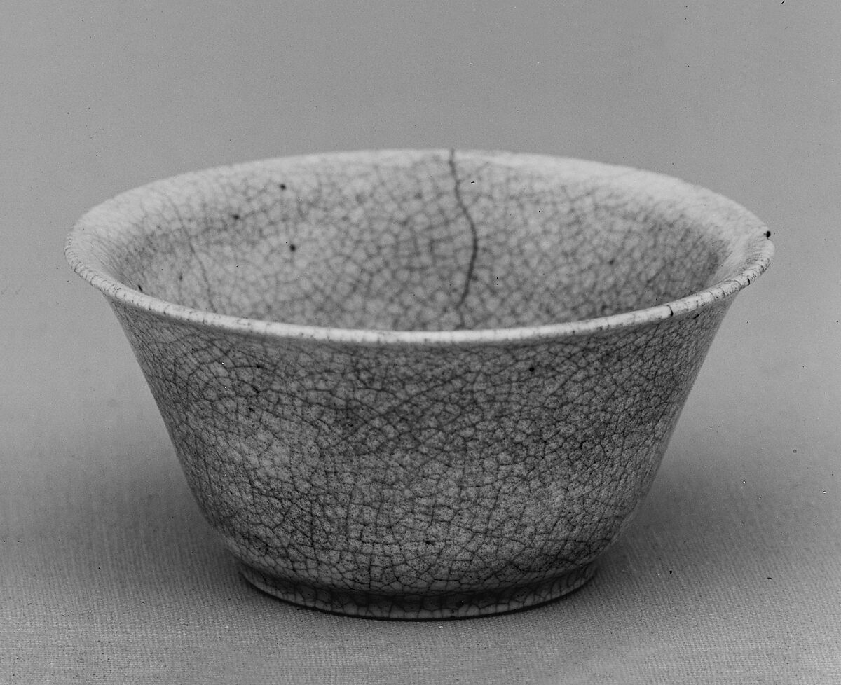 Cup, Buff ware covered with a crackled white glaze, Japan 