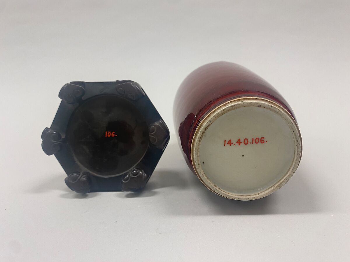 Mallet-shaped vase, Porcelain with copper red glaze (Jingdezhen ware), China