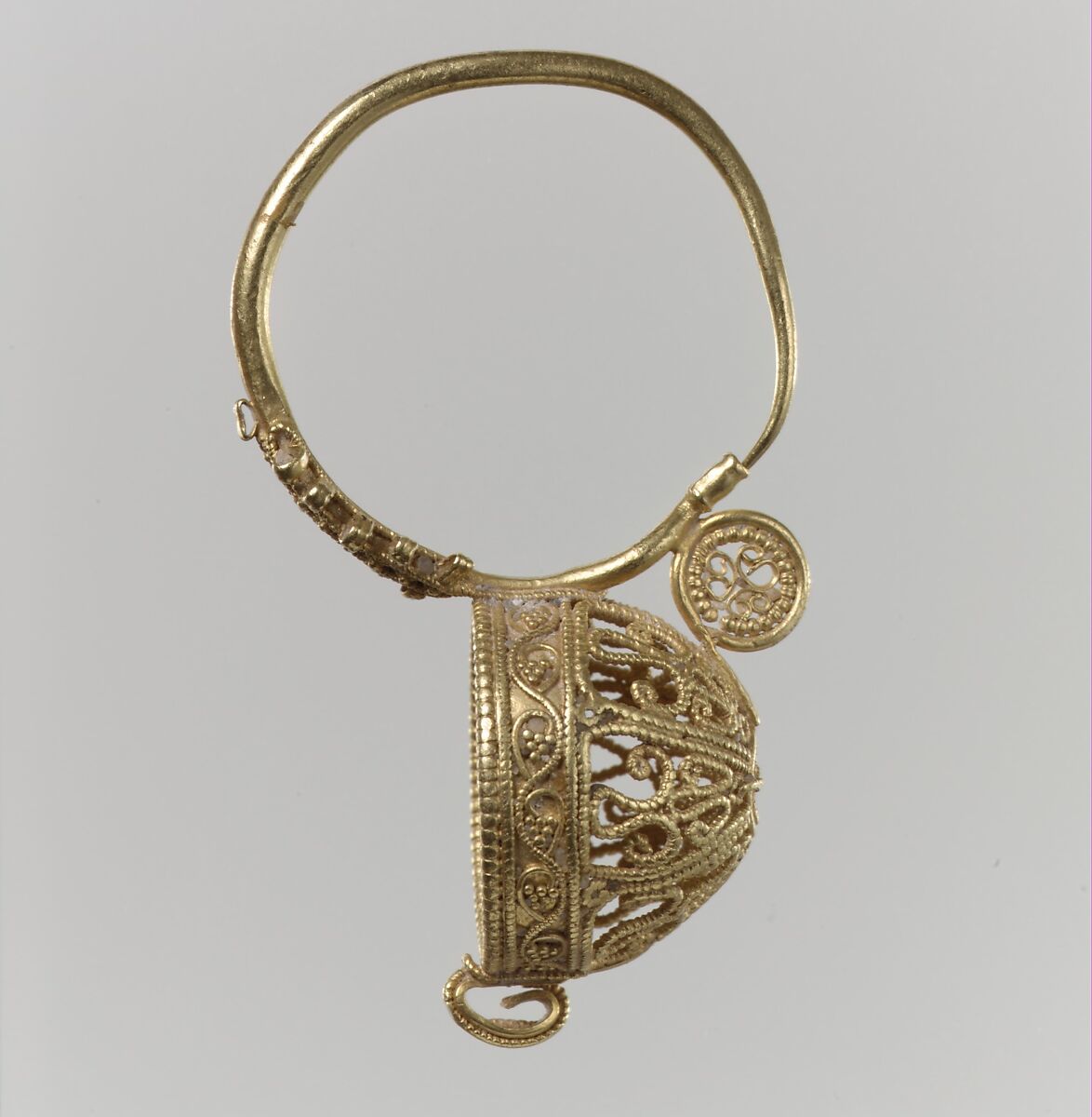Earring, Gold, Langobardic or Byzantine (?)